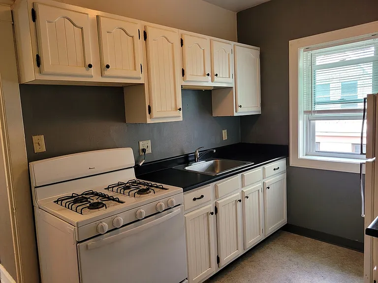 Cass Street Apartments — Photo 30