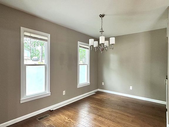 4th image of 5591 Bellflower St