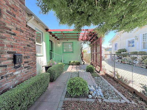 3rd image of 211 S Idaho St