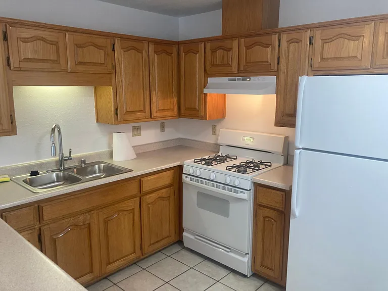207 Princeton Dr SE #D — Photo 1