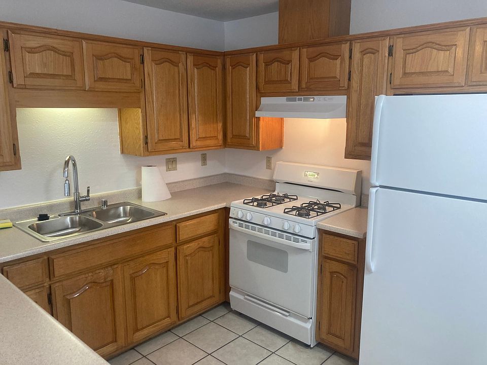 1st image of 207 Princeton Dr SE #D