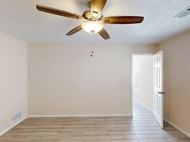 Sleek, Contemporary Efficiency - Live El Campo on Route 66! — Photo 14