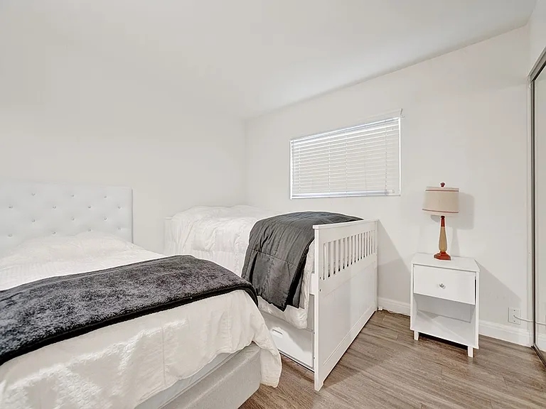 7405 Seashore Dr — Photo 11