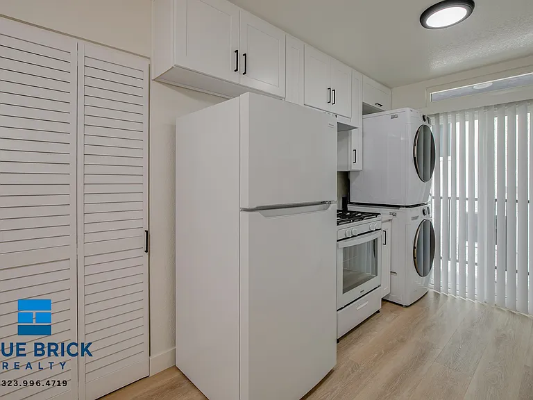 536 E Cypress Ave #301 — Photo 10