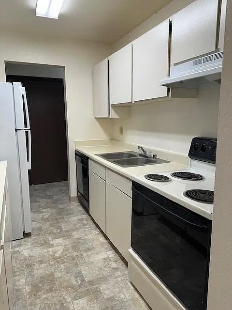 2 bed, 1100 sqft, $1,895 — Photo 1