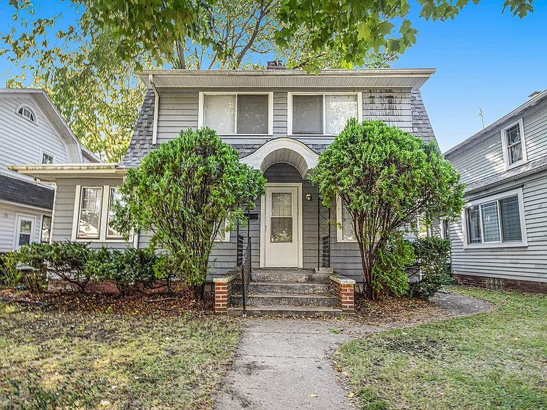 1933 Beverly Pl — Photo 1