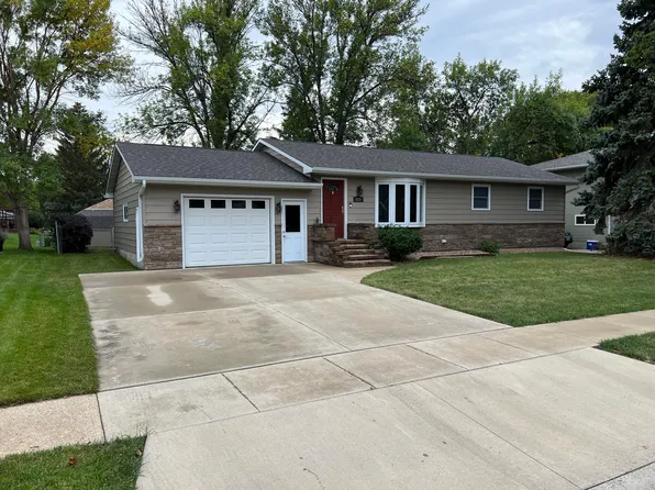 820 17th Ave NE, Aberdeen, SD 57401