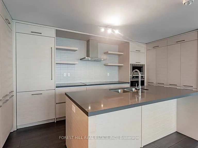 2221 Yonge St #5702 — Photo 9