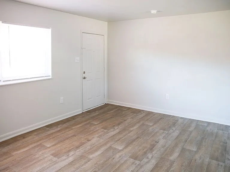 Aden Park Apartments — Photo 48