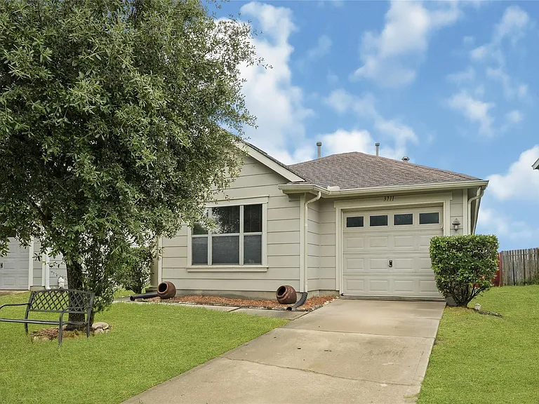 3711 Jewel Point Dr — Photo 2