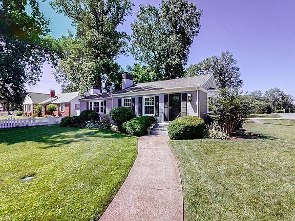 3rd image of 301 Wedgewood Pl