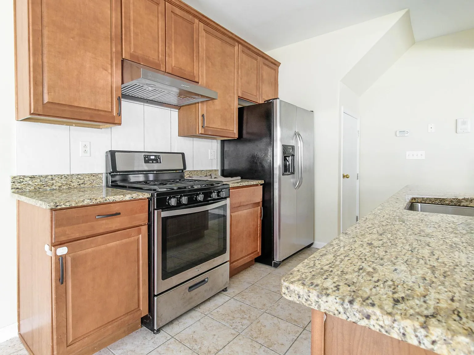 3 bed, 2000 sqft, $3,800 — Photo 4