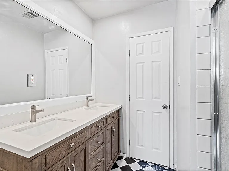 7721 Oakdale Ave — Photo 17