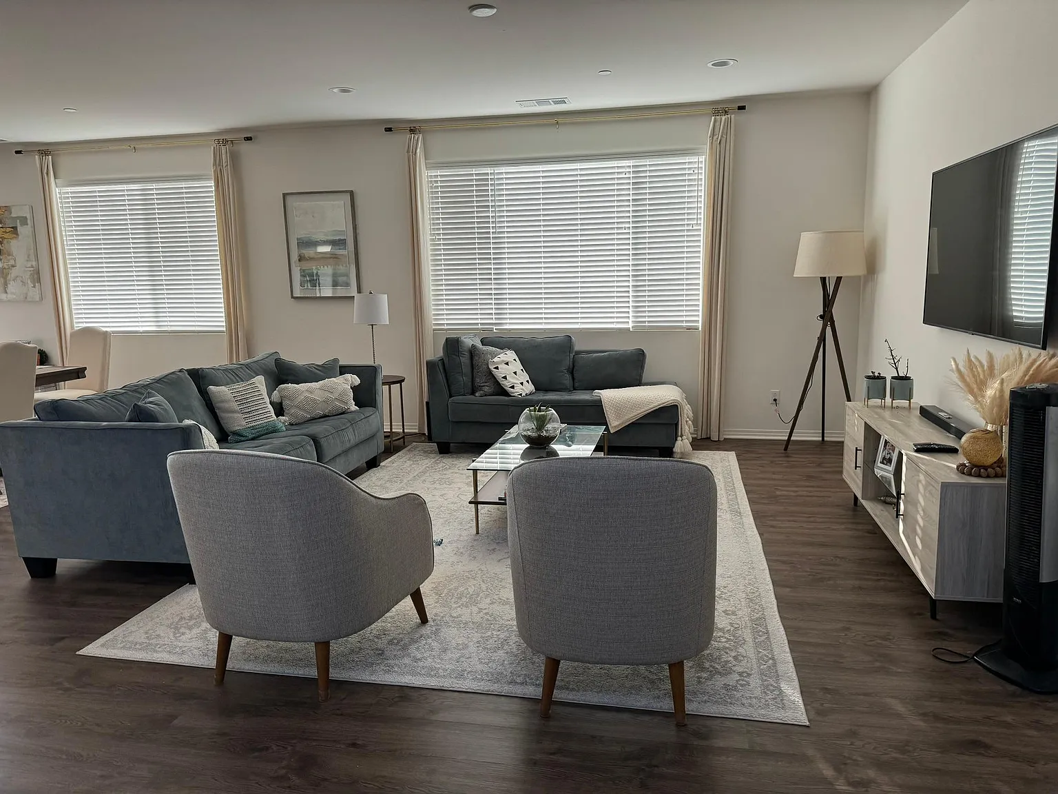 4 bed, 2485 sqft, $3,900 — Photo 3