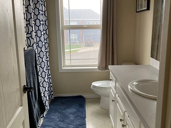 Full guest bath- shower and bathtub