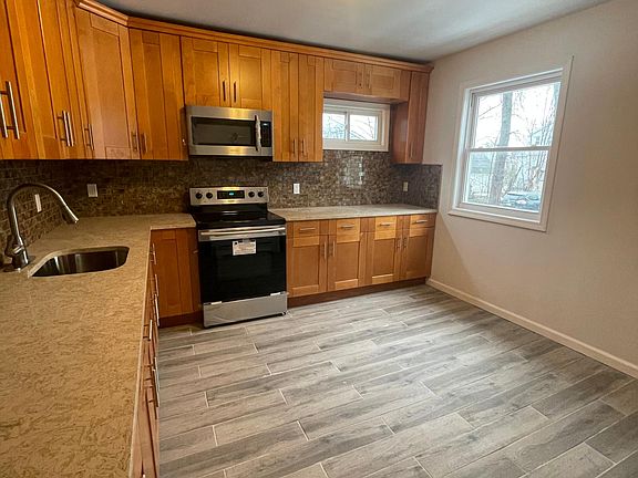 3rd image of 16 Dudley Pl APT 2