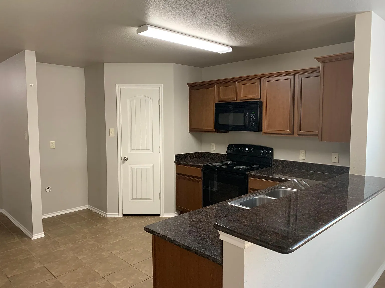 4 bed, 1676 sqft, $2,100 — Photo 4