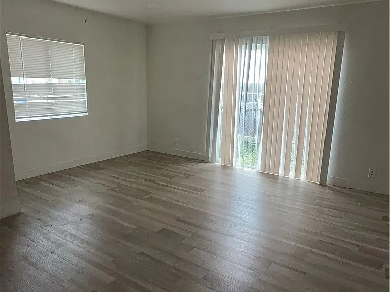 139 N Palm Ave #1 — Photo 9