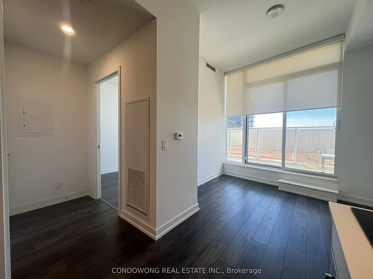 33 Helendale Ave #1111 — Photo 4