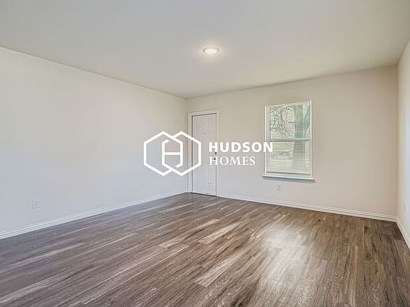 3rd image of 524 Hatton St