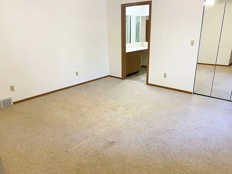 4PLEX-1801 E Crabtree Dr — Photo 16