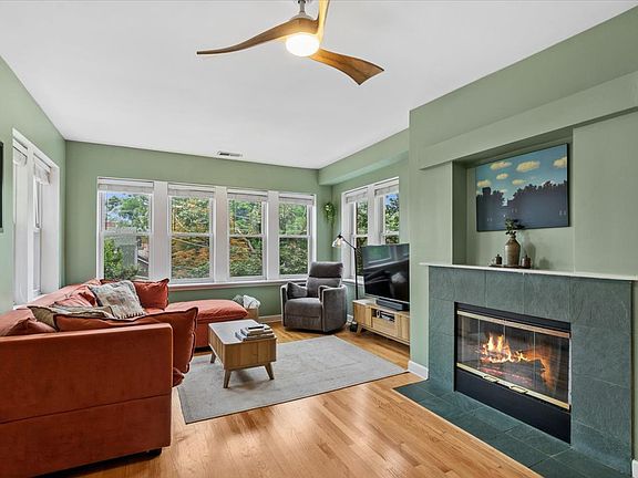 4th image of 4455 N Rockwell St APT 2