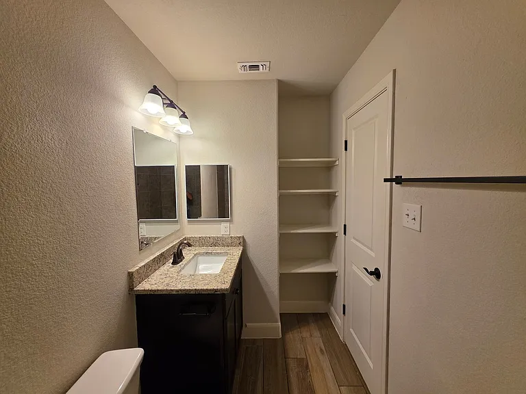 6423 Melanzane Ave #4 — Photo 14