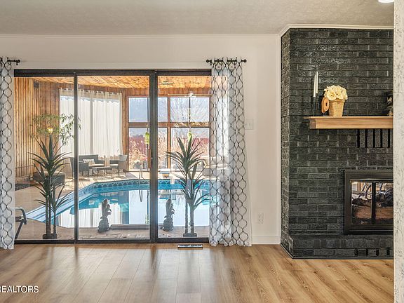 2nd image of 3304 Lenbrook Ln