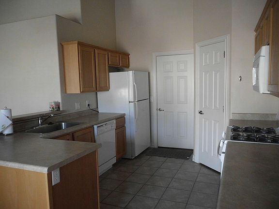 3rd image of 1399 S Southern View Dr