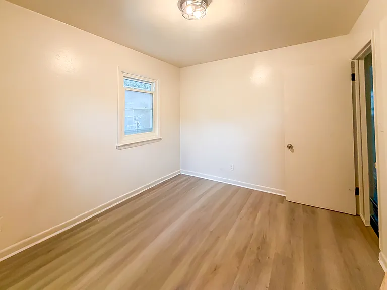 2235 N Whitehill Dr — Photo 7