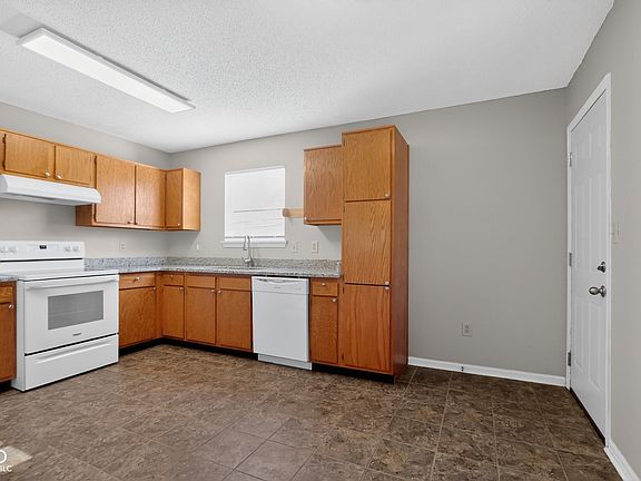 5th image of 18057 Sanibel Cir