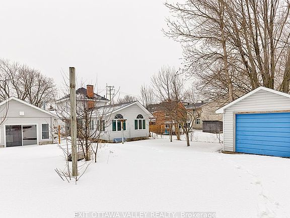 3rd image of 415 Trafalgar Rd