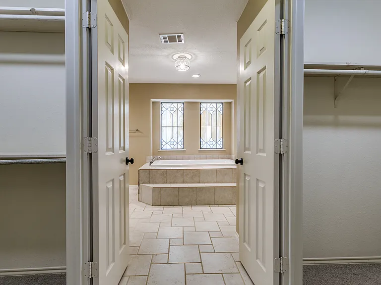 8 Winding Creek Ct — Photo 15