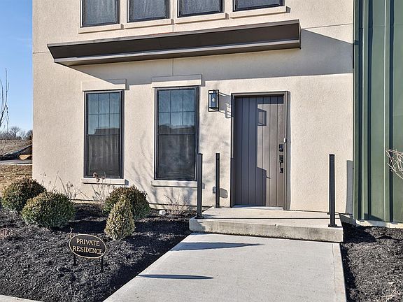 4th image of 4250 Parkview Dr