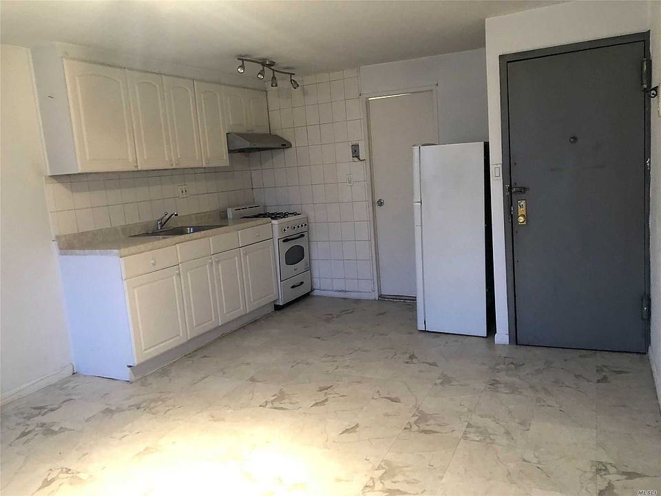 2nd image of 75 Allen St