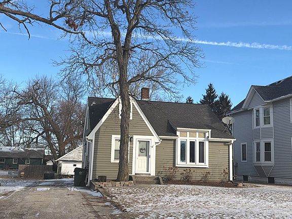 3rd image of 209 W Galena Rd