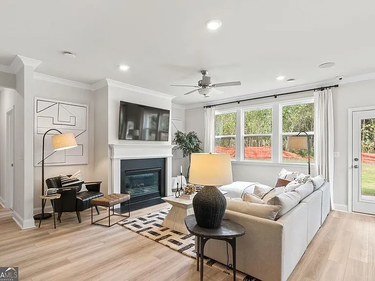 5015 Kennison Way — Photo 10