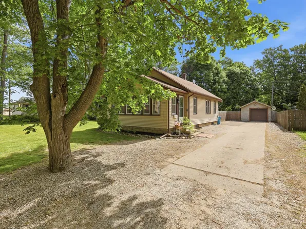 1021 West St, Three Rivers, MI 49093