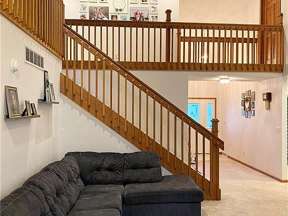 3rd image of 650 Aspen Ave