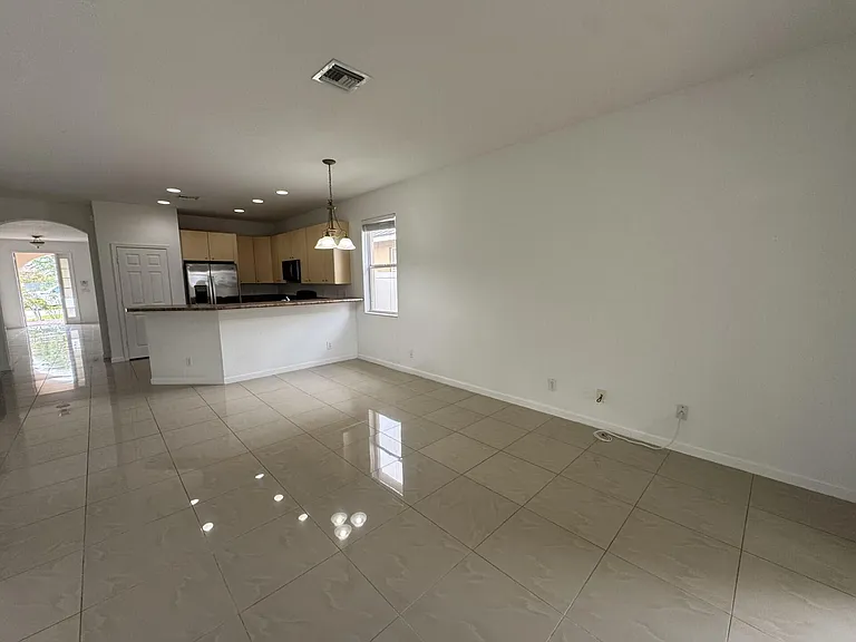 1804 SW Jamesport Dr — Photo 8