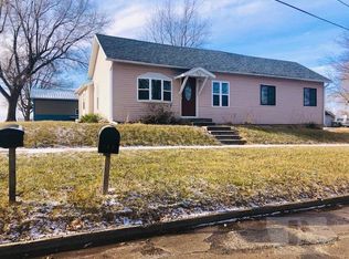 206 S 3rd St, Montezuma, IA 50171
