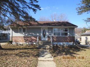 664 Eastview St, Elgin, IL 60120