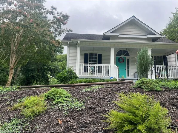 127 Sydnor St, Mount Airy, NC 27030
