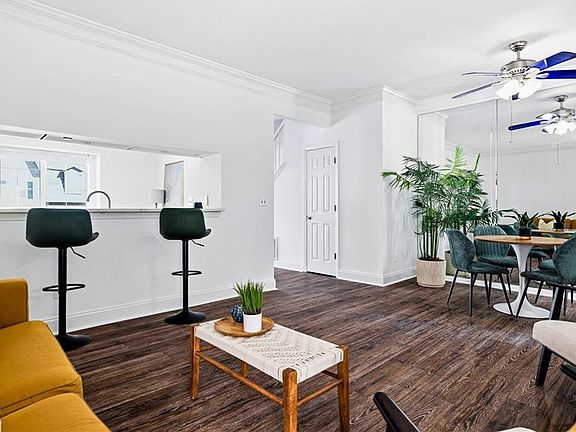 3rd image of 1008 Wedgewood Way