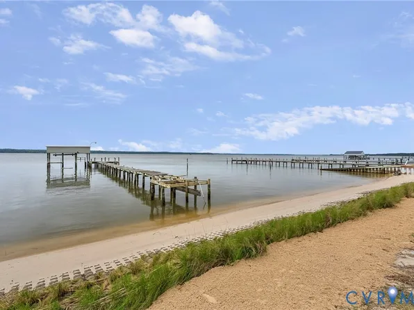 242 Old Farm Dr, Shacklefords, VA 23156