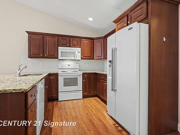5th image of 29 Tuscany Cir
