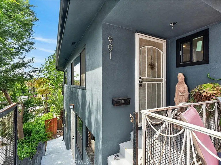 901 Micheltorena St — Photo 3