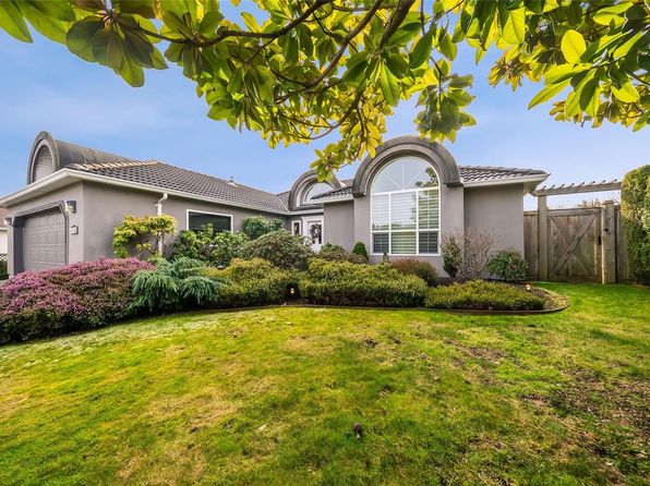 1096 Sunrise Dr, Qualicum Beach, BC V9K 2K9