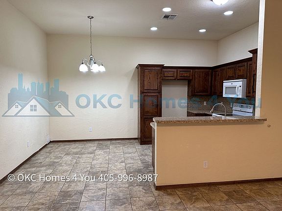 4th image of 804 SW 151st St Unit A