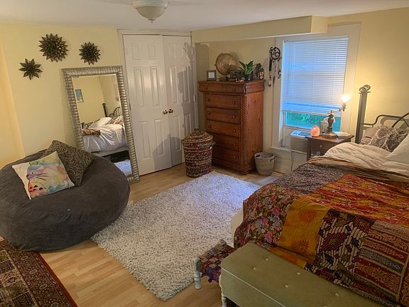 5th image of 805 Jackson St